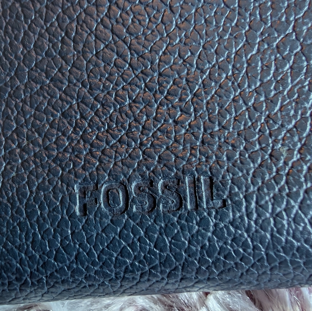 Authentic Fossil Women's Fiona Leather Tab Clutch - Picture 6 of 10